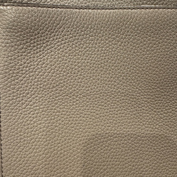 Tory Burch Thea Shoulder Bag. Great condition. - Picture 4 of 4